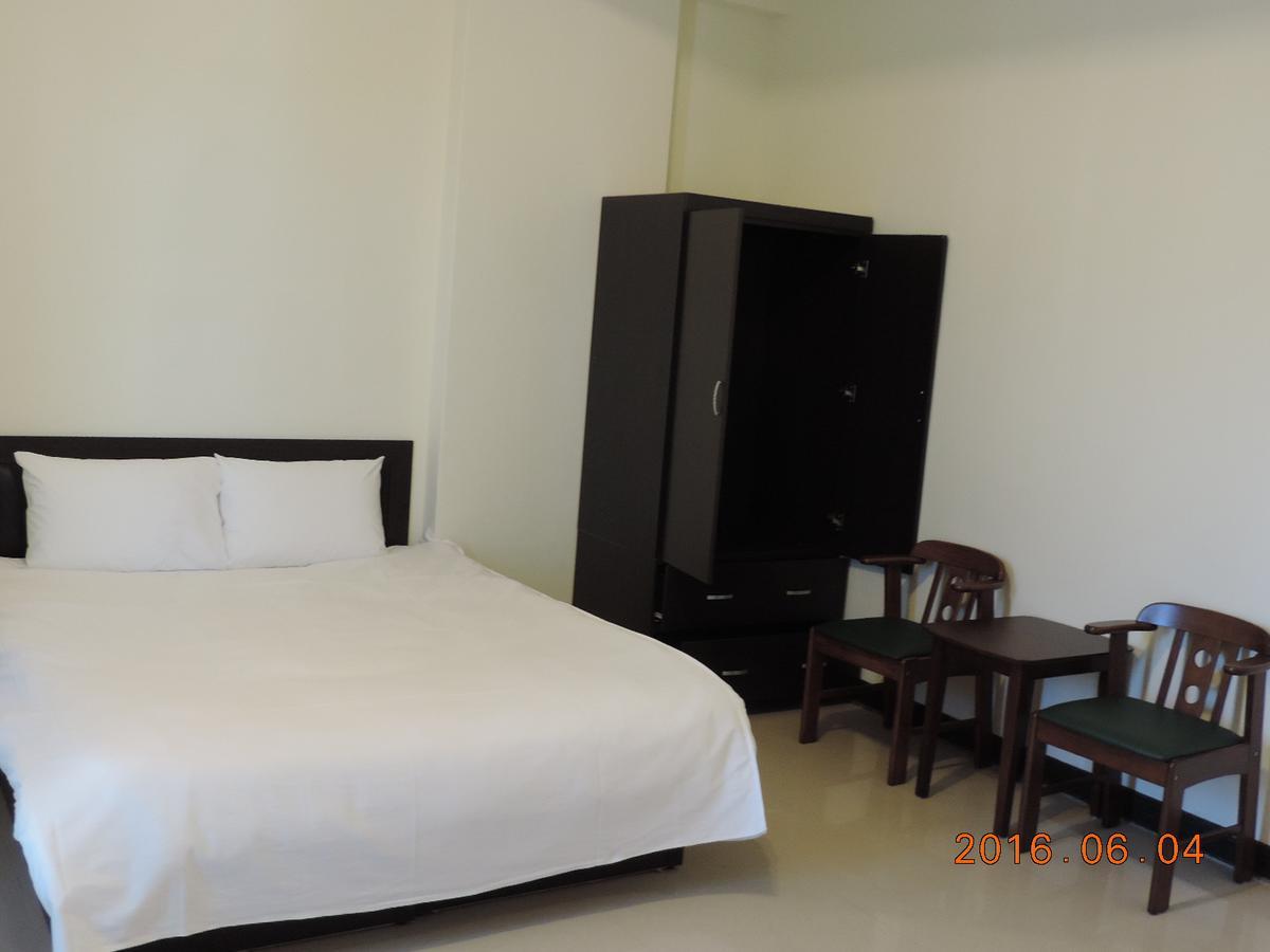 Queen'S Hotel Erlin Екстериор снимка