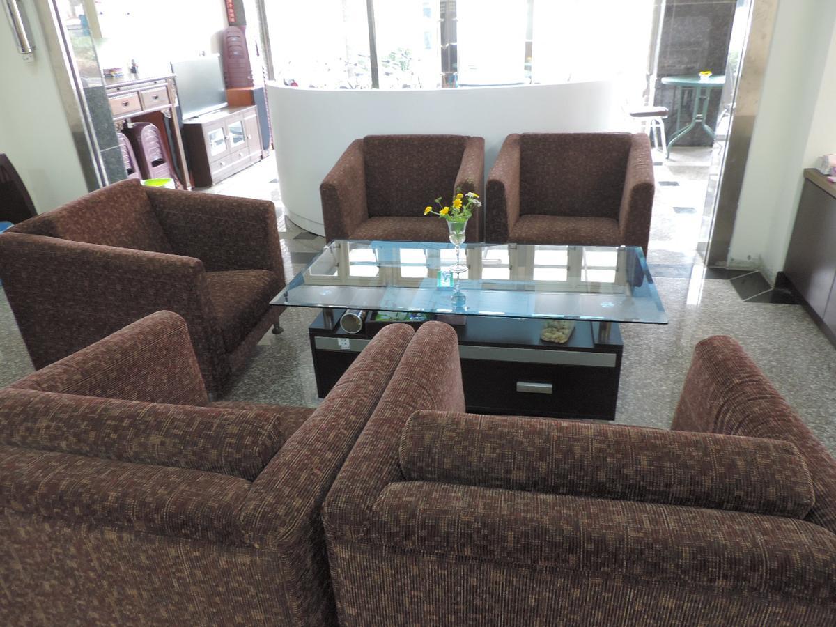 Queen'S Hotel Erlin Екстериор снимка